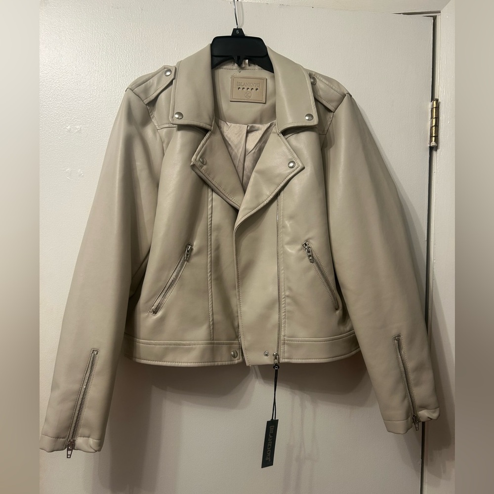 NWT Sz XL Blank NYC Light Beige Faux Leather moto zippered Jacket